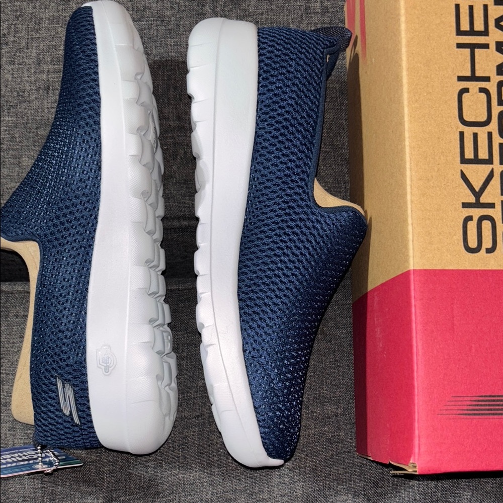 Skechers Women's Go Walk Joy Sneakers - Navy Blue 7.5 W NIB - Picture 4 of 7